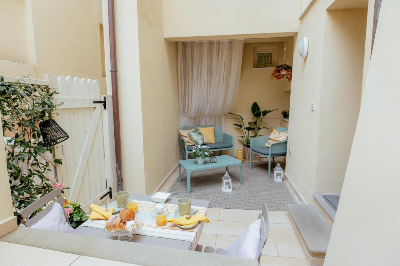 Bed and Breakfast Il Cortile Di Elisa & Our Flats Лукка Екстер'єр фото