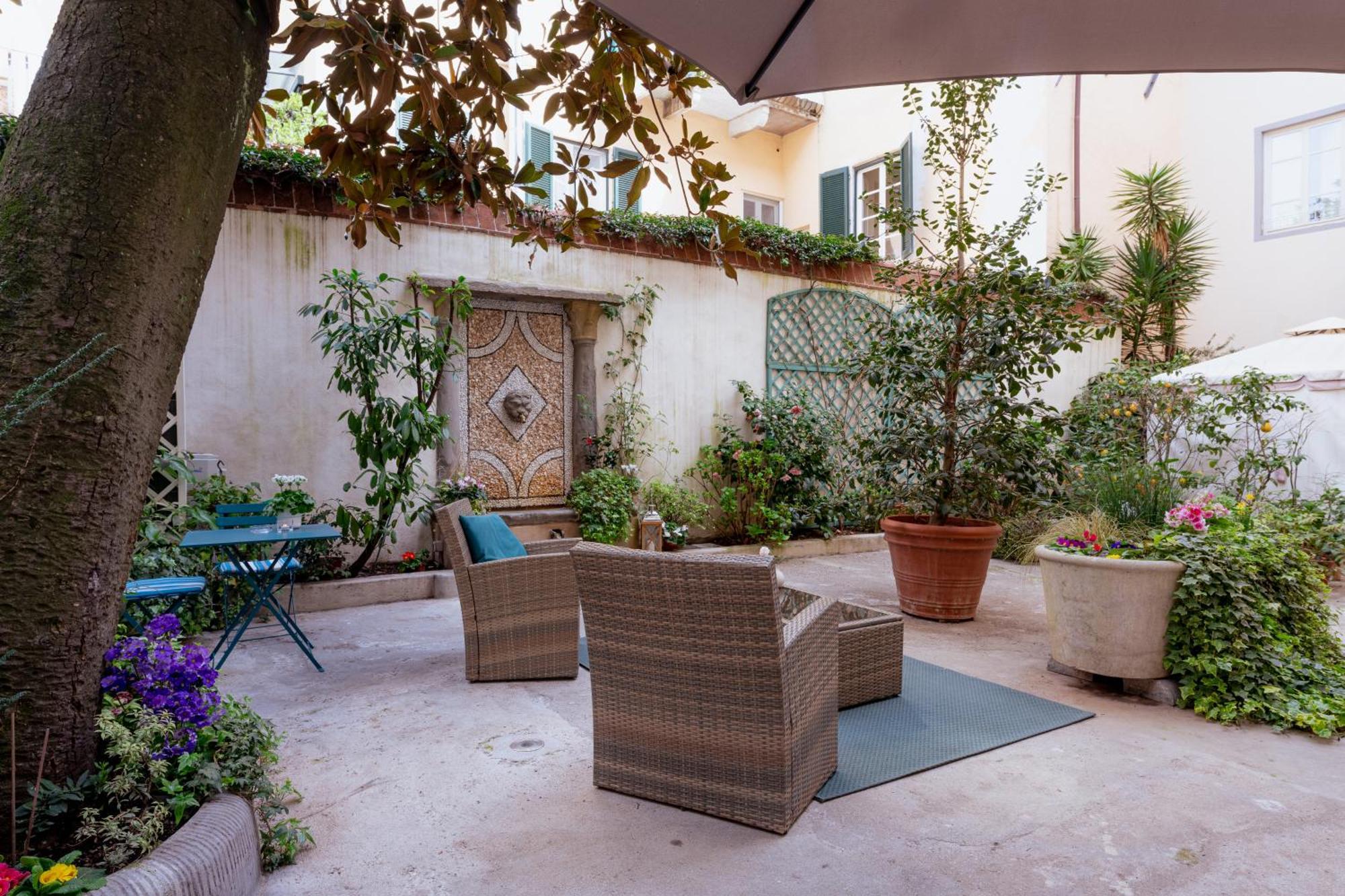 Bed and Breakfast Il Cortile Di Elisa & Our Flats Лукка Екстер'єр фото